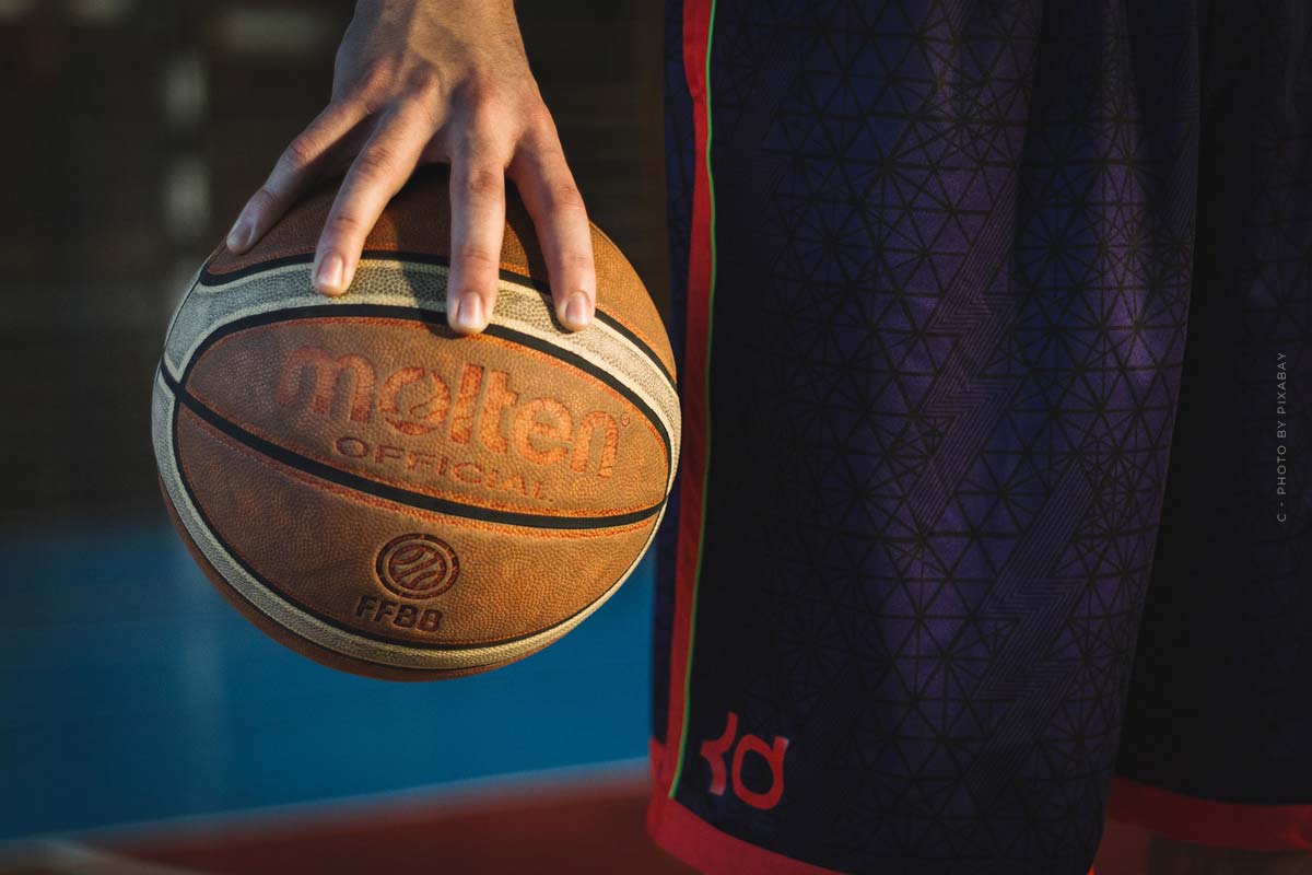 basketball videos auf youtube-baskettball-nba-spiel-sport-sporkleidung-trikot-bryant-marketing-agentur